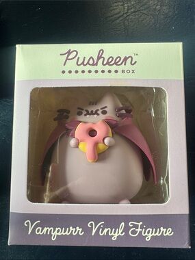 Pusheen Vampurr Vinyl Figure NWT